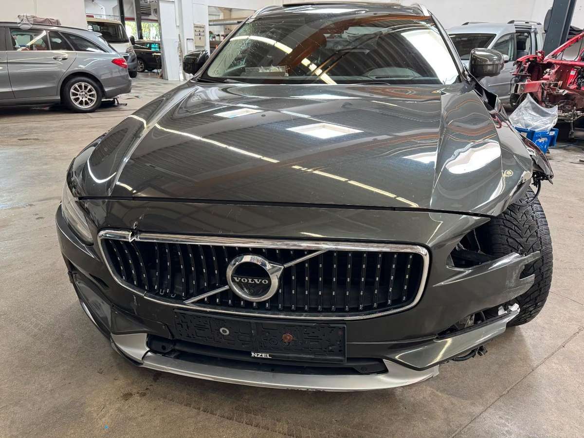 Volvo V90 Cross Country - 3