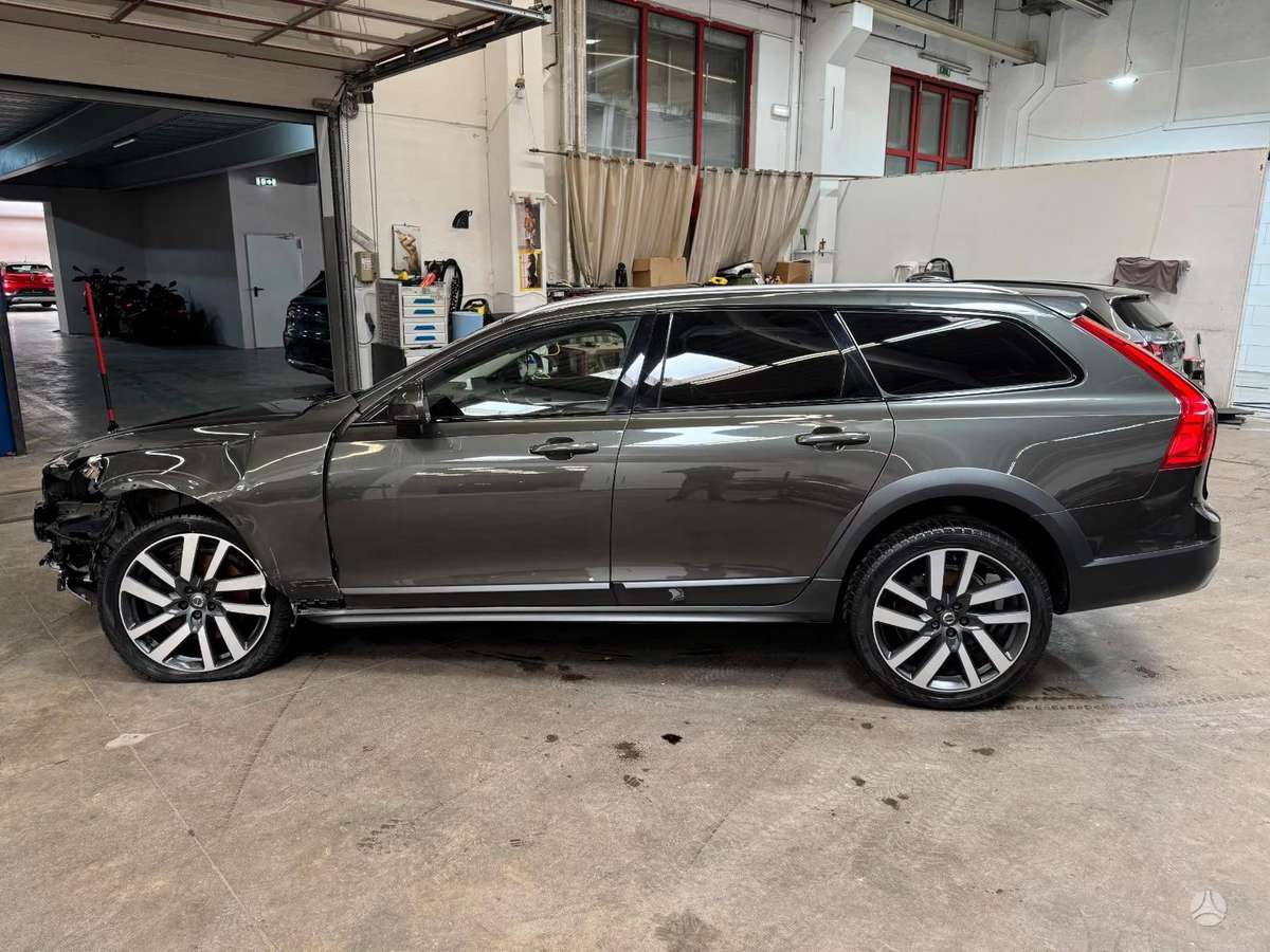 Volvo V90 Cross Country - 5