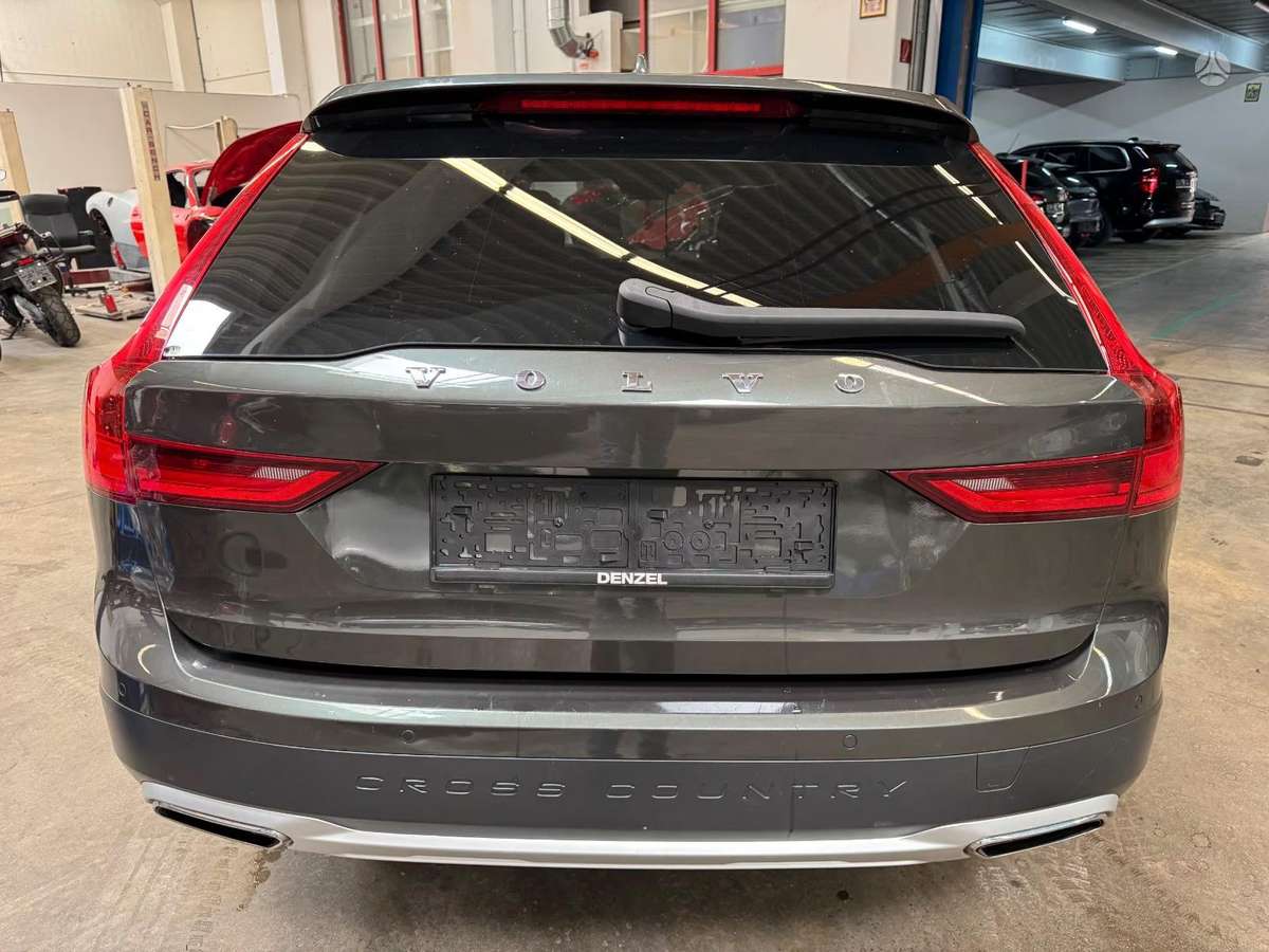 Volvo V90 Cross Country - 7