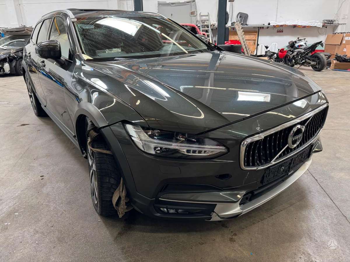 Volvo V90 Cross Country - 2