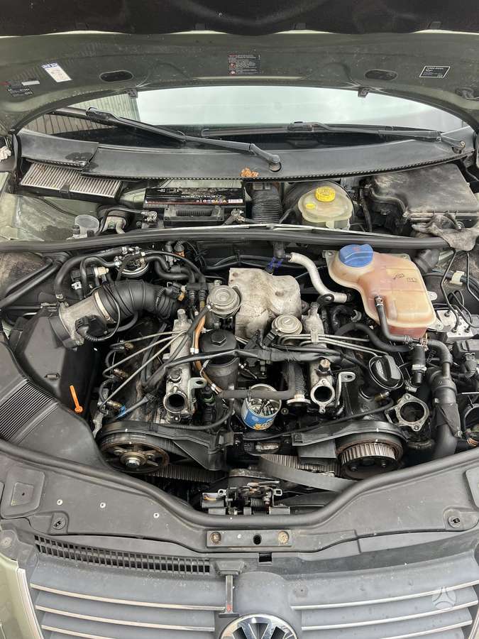 Volkswagen Passat - 1