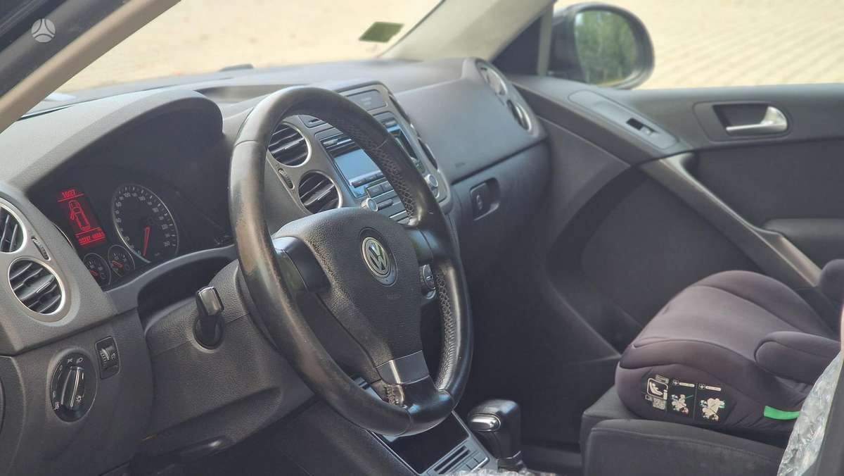 Volkswagen Tiguan - 8