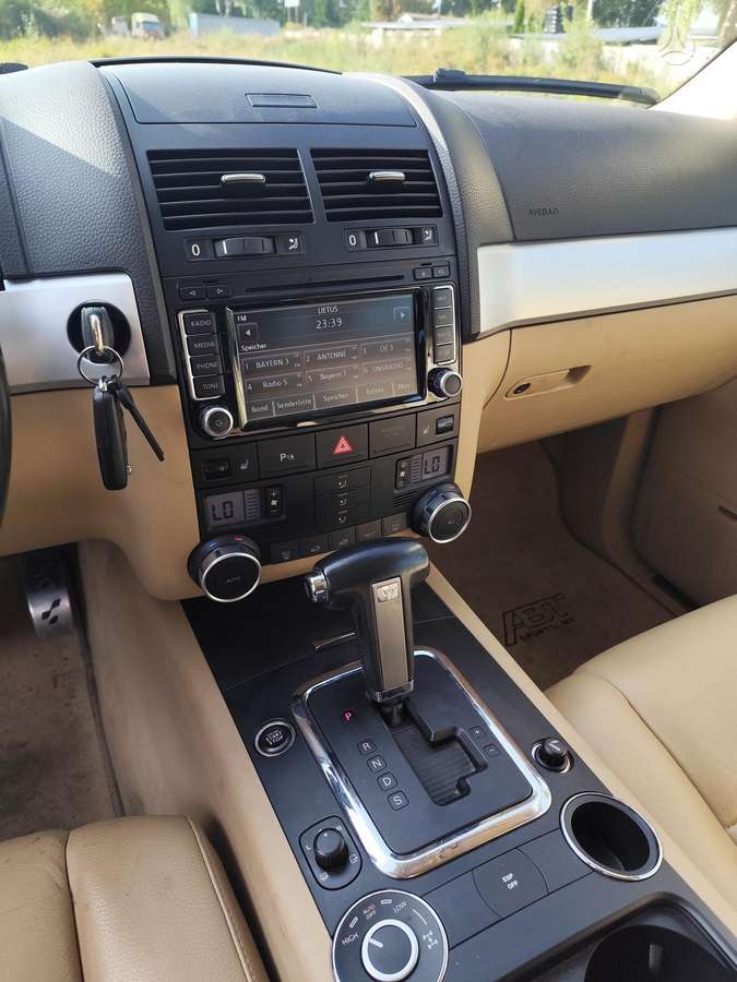 Volkswagen Touareg - 11
