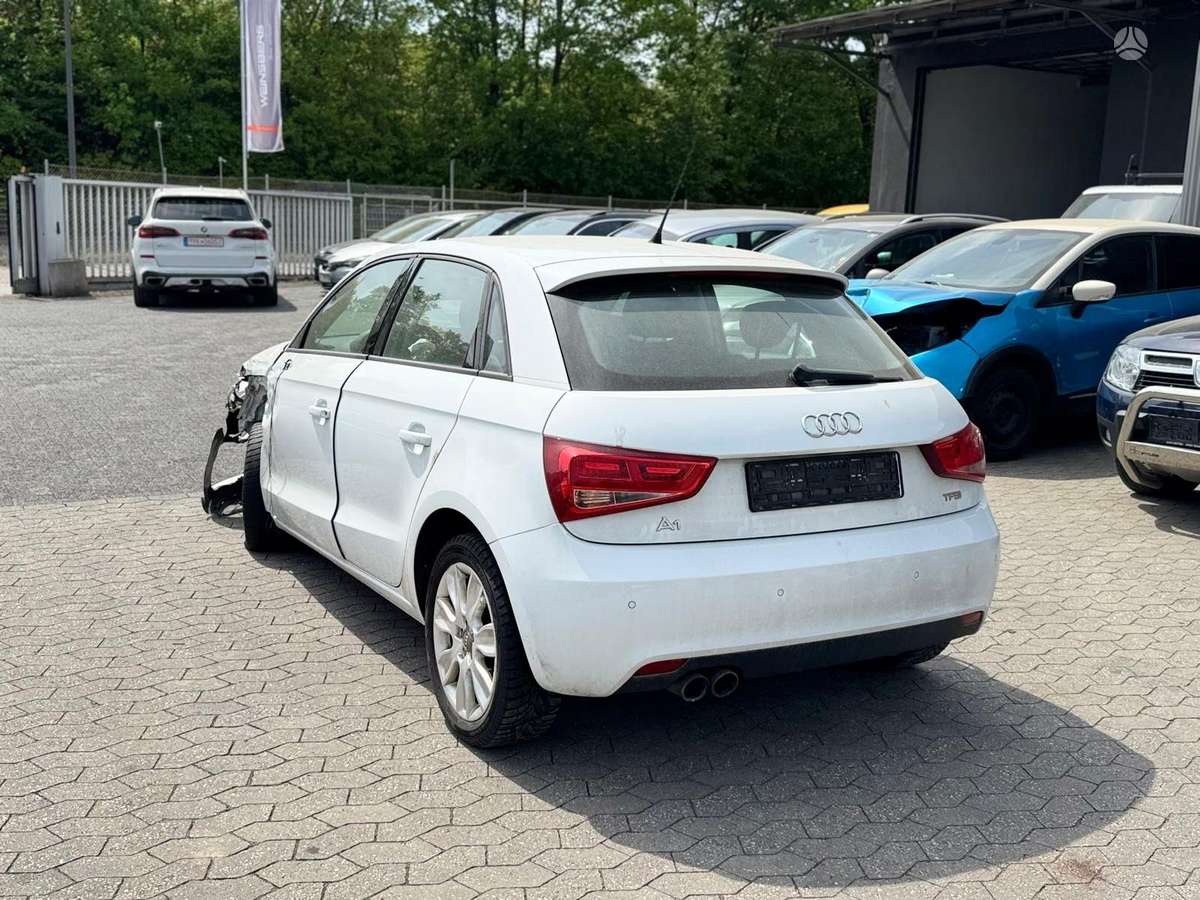 Audi A1, ☎️, по частям
