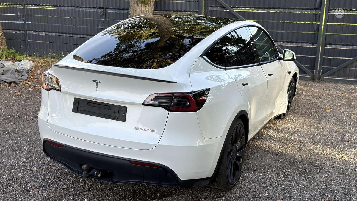 Tesla Model Y - 2