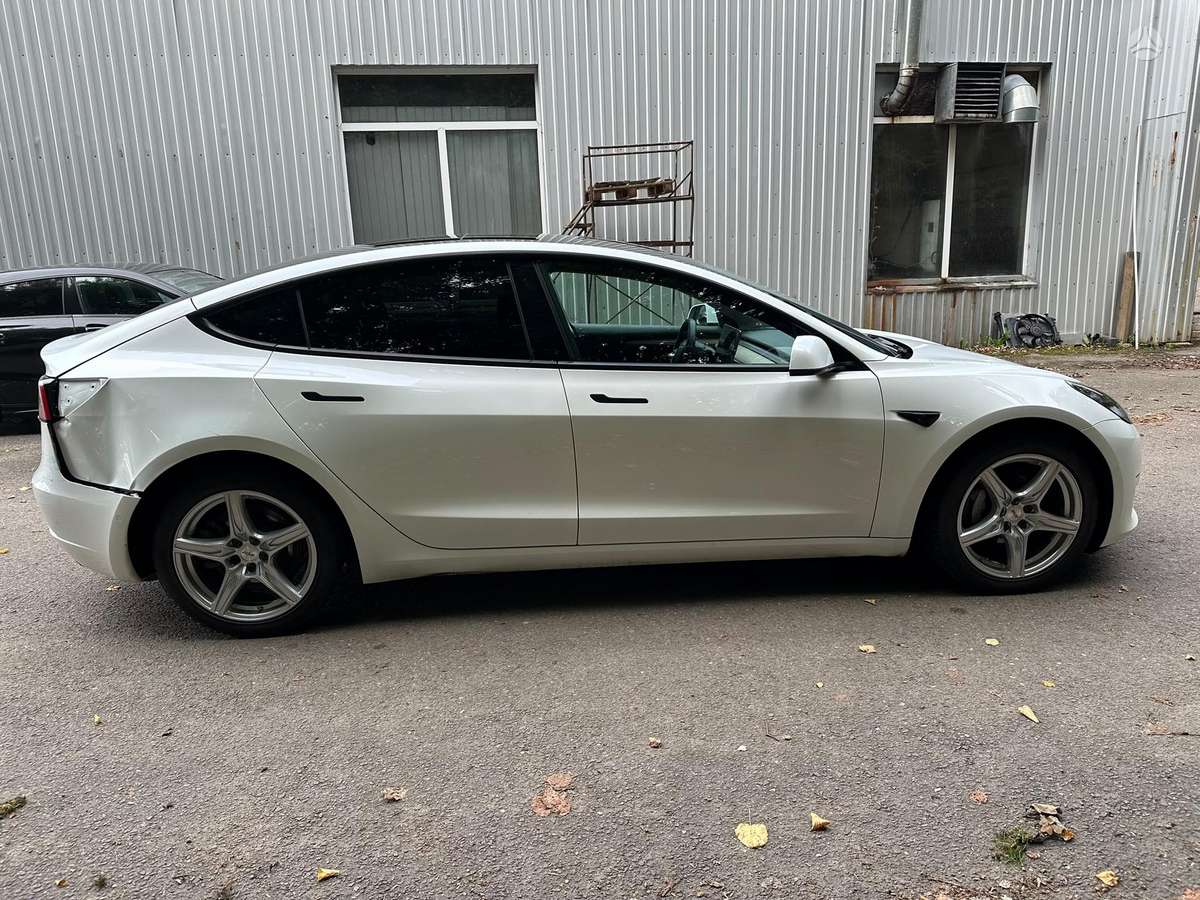 Tesla Model 3 - 2