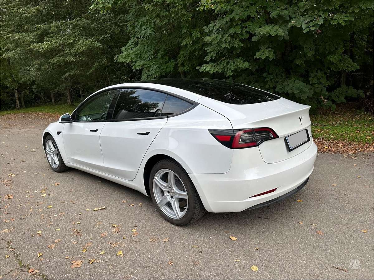 Tesla Model 3 - 3
