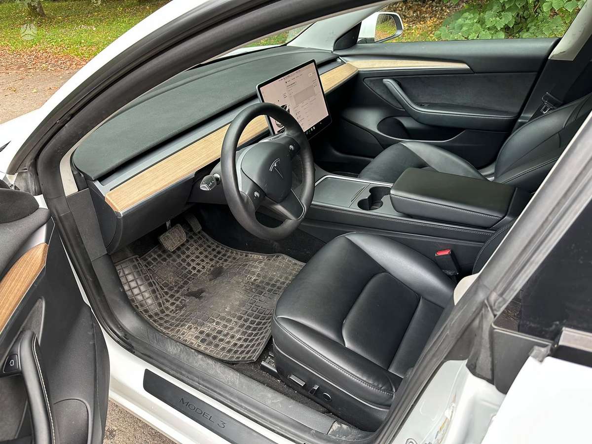 Tesla Model 3 - 7