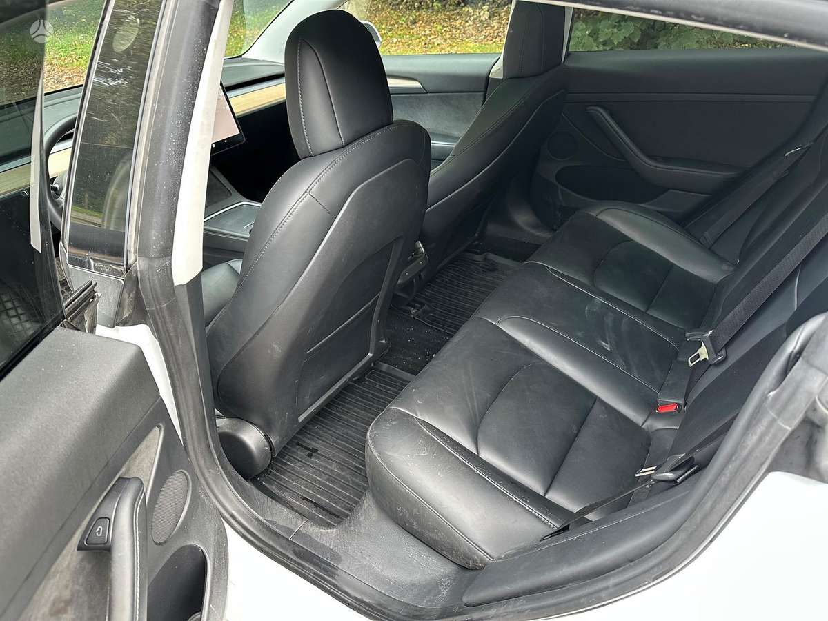 Tesla Model 3 - 8