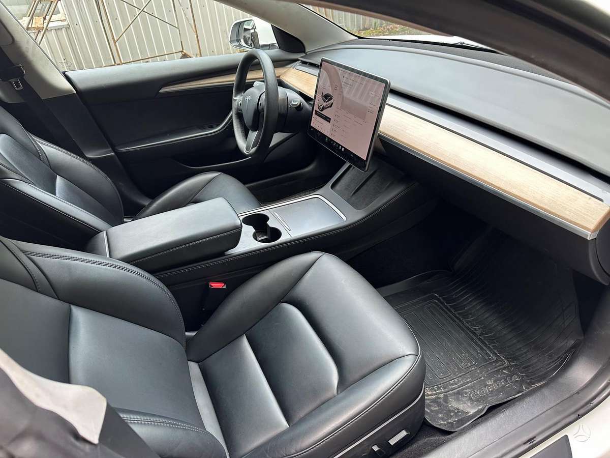 Tesla Model 3 - 10