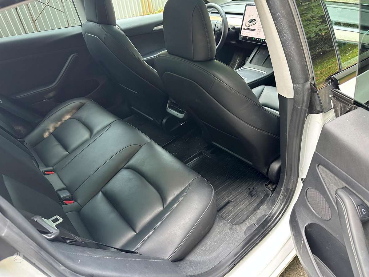 Tesla Model 3 - 11