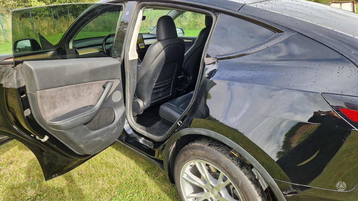 Tesla Model Y - 3