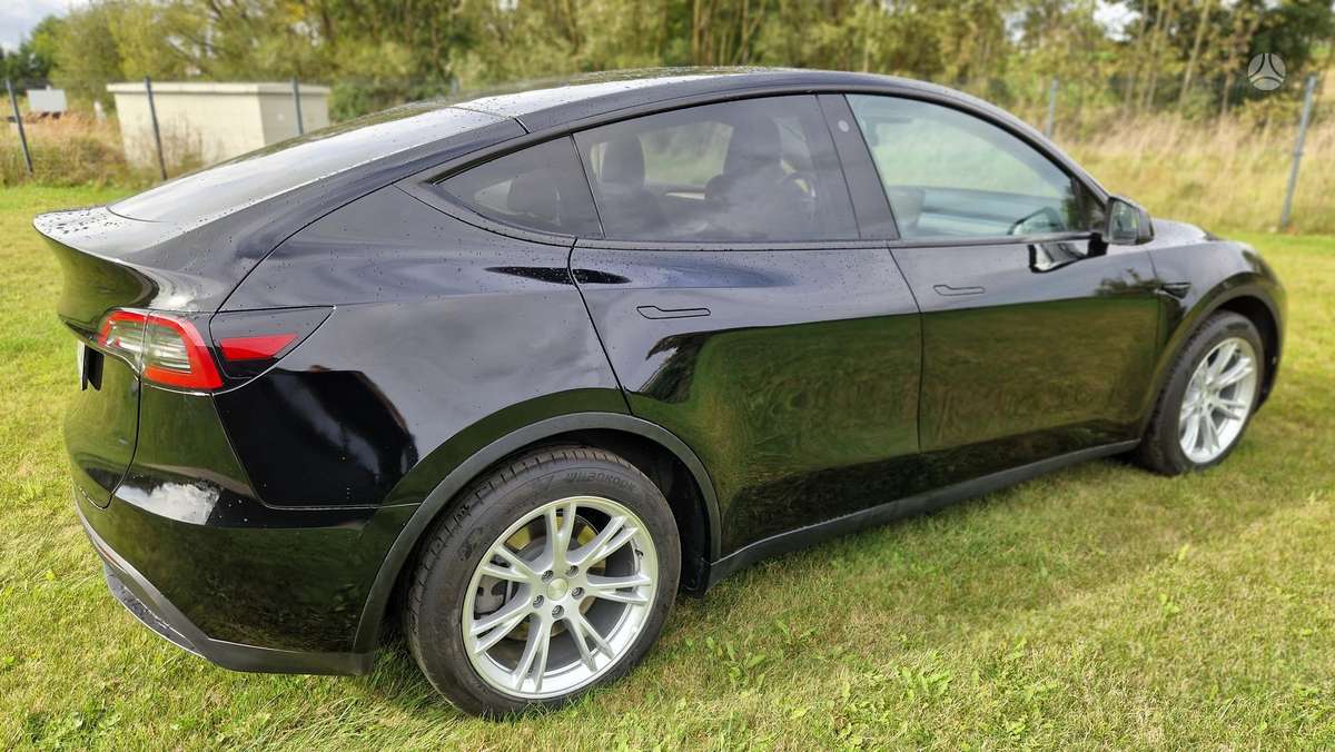 Tesla Model Y - 5