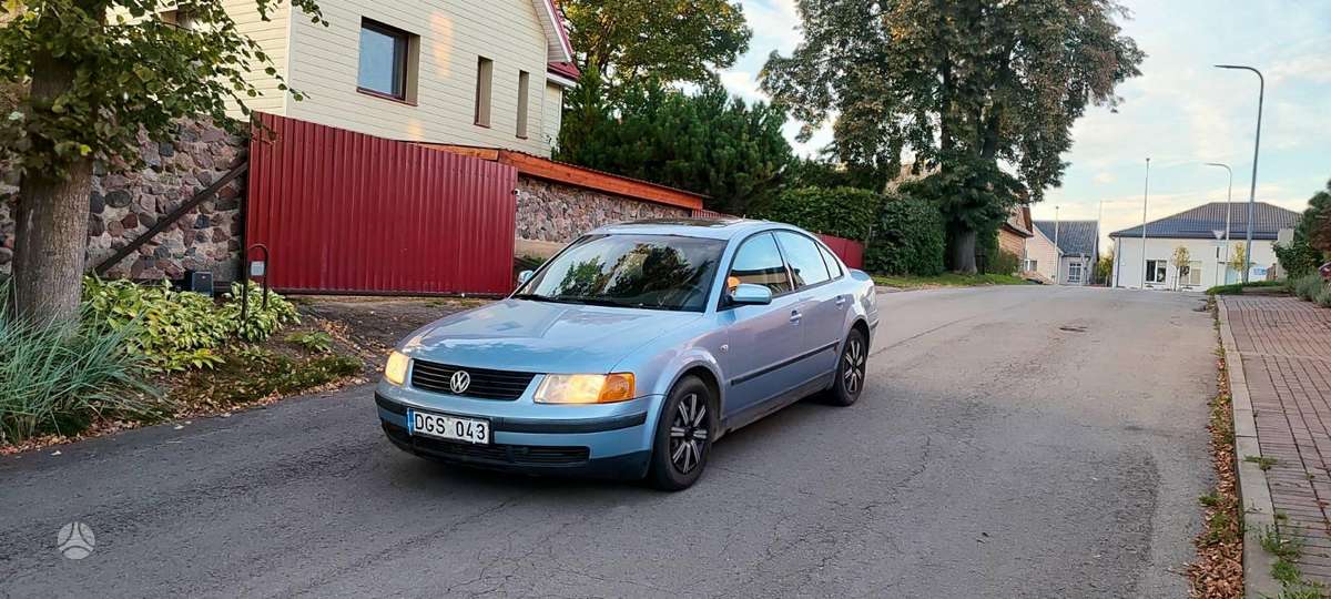 Volkswagen Passat - 1