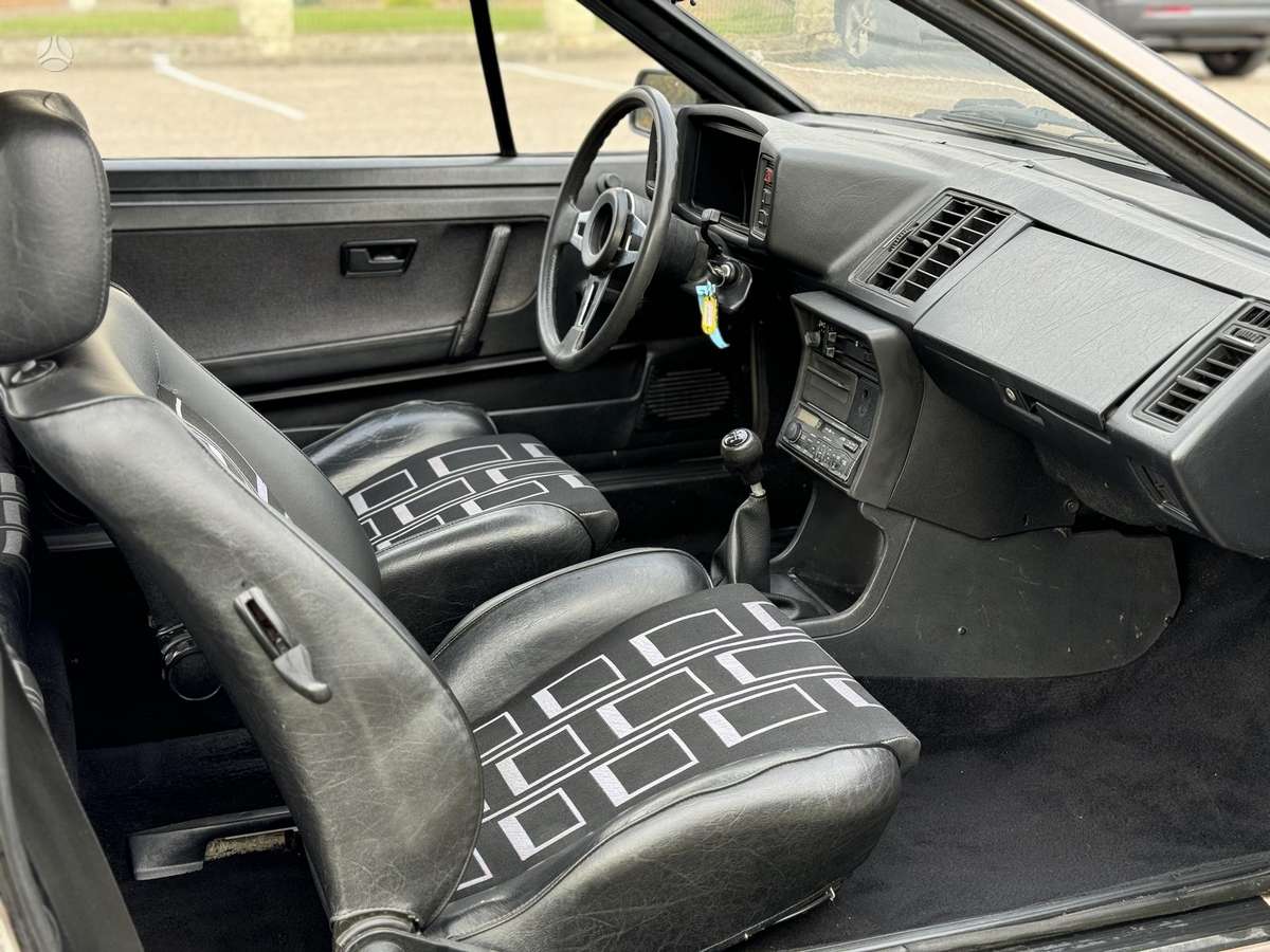 Volkswagen Scirocco, 1.6 l., hatchback