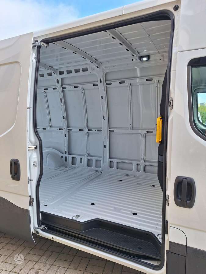 Iveco Daily, 3.0 l., cargo van