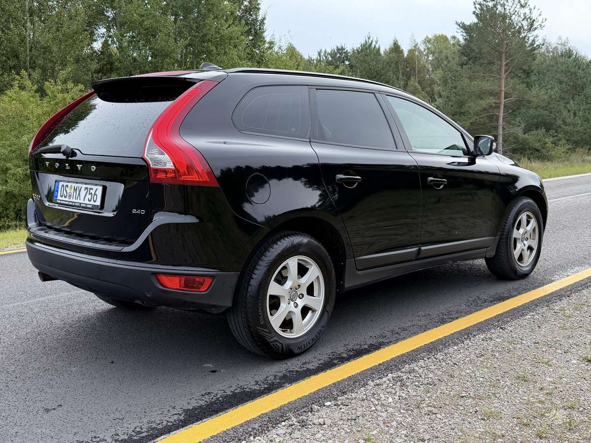 Volvo XC60, 2.4 l., off-road / crossover