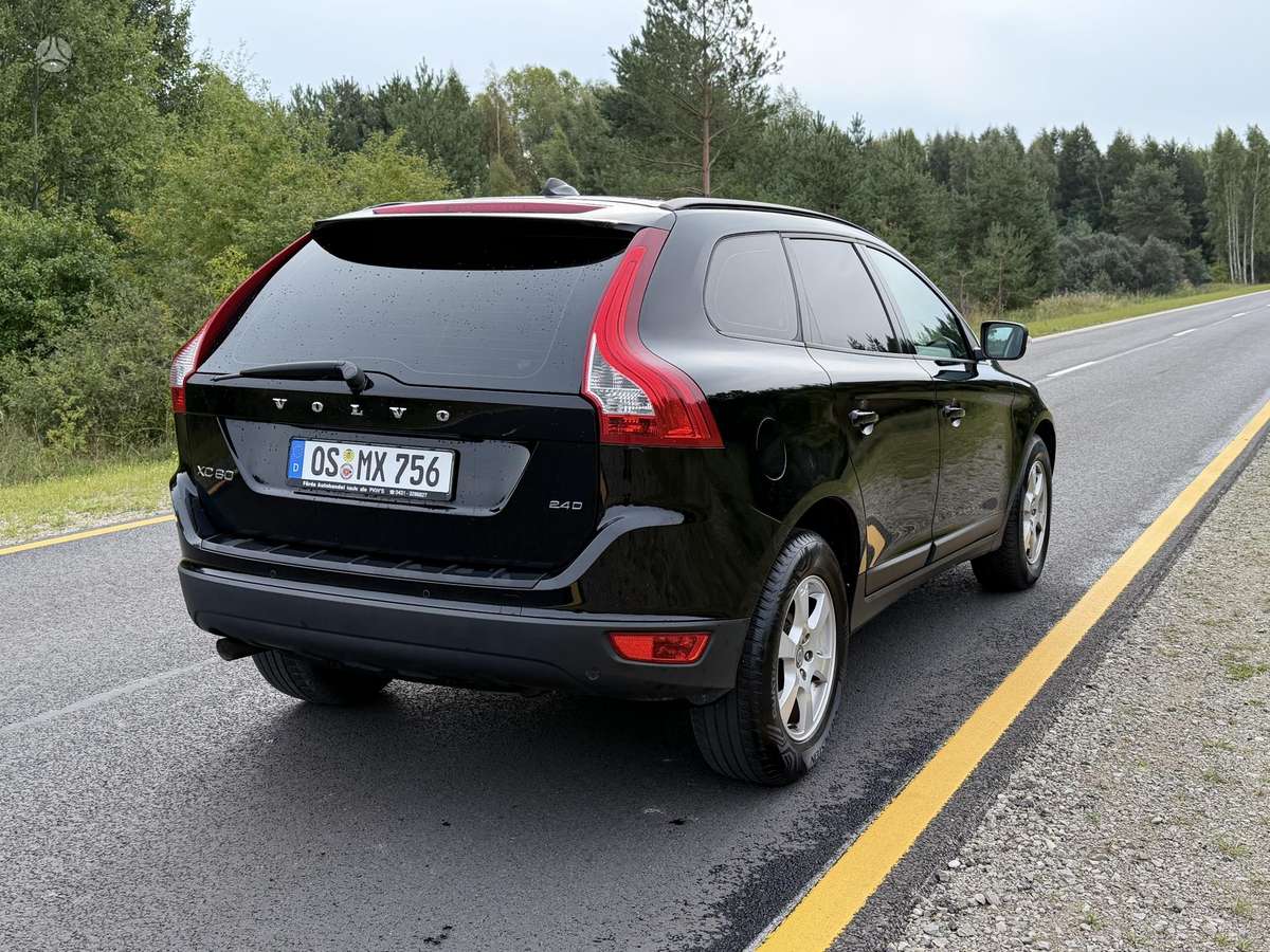 Volvo XC60, 2.4 l., off-road / crossover