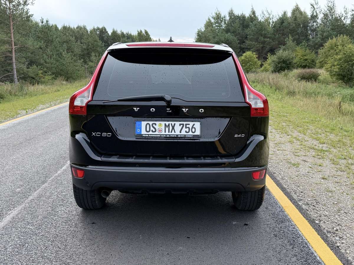 Volvo XC60, 2.4 l., off-road / crossover