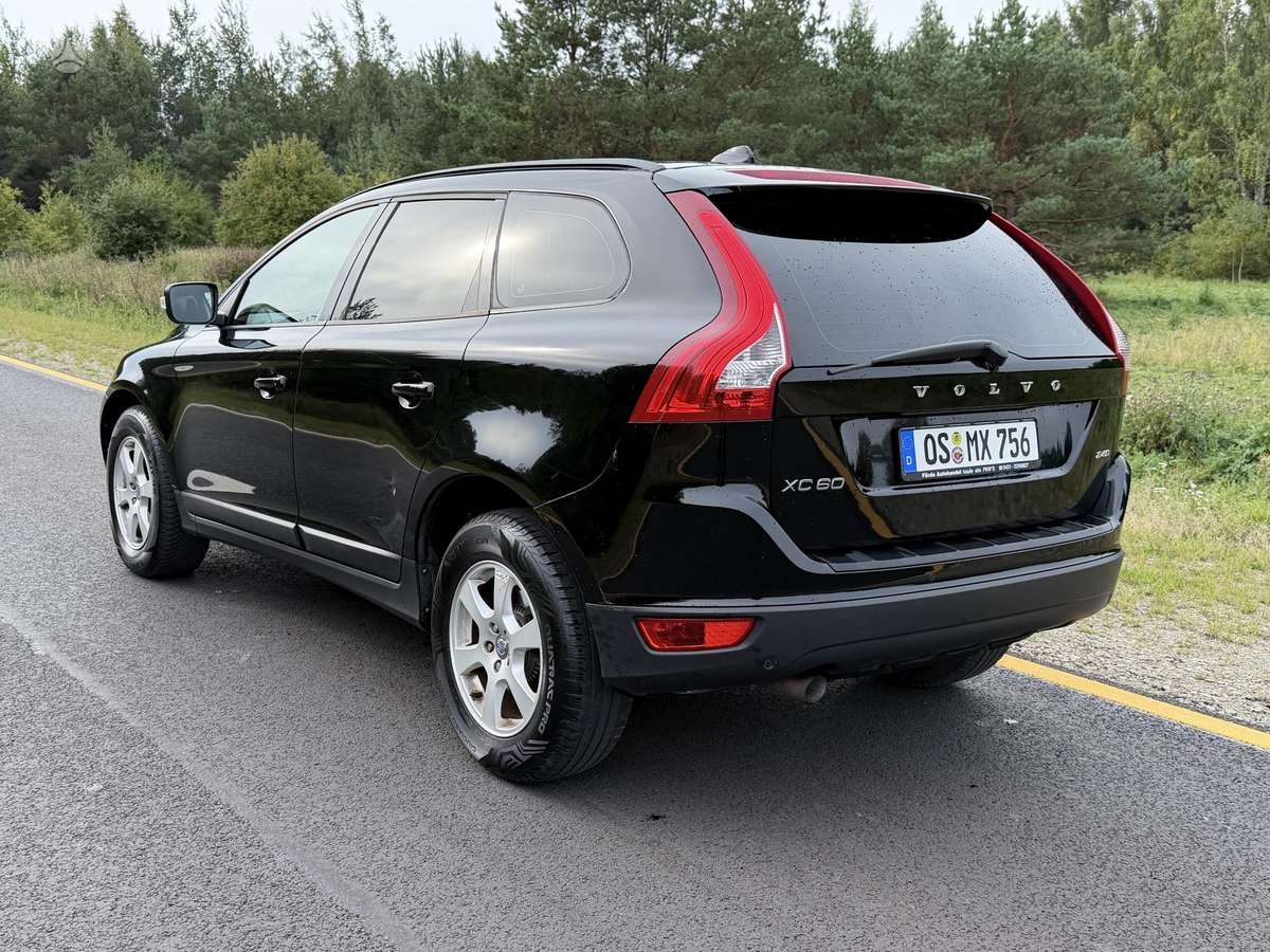 Volvo XC60, 2.4 l., off-road / crossover