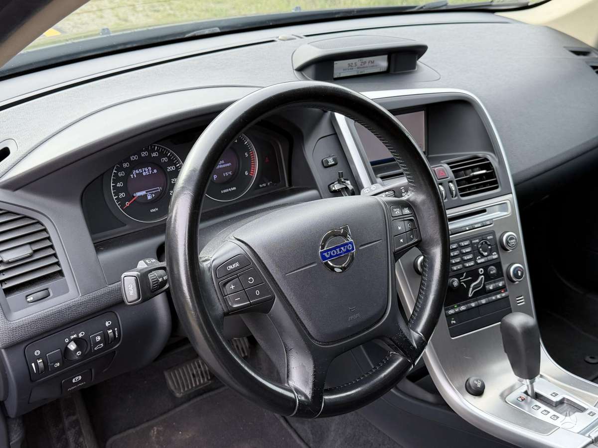 Volvo XC60, 2.4 l., off-road / crossover