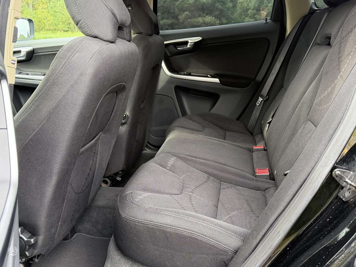 Volvo XC60, 2.4 l., off-road / crossover