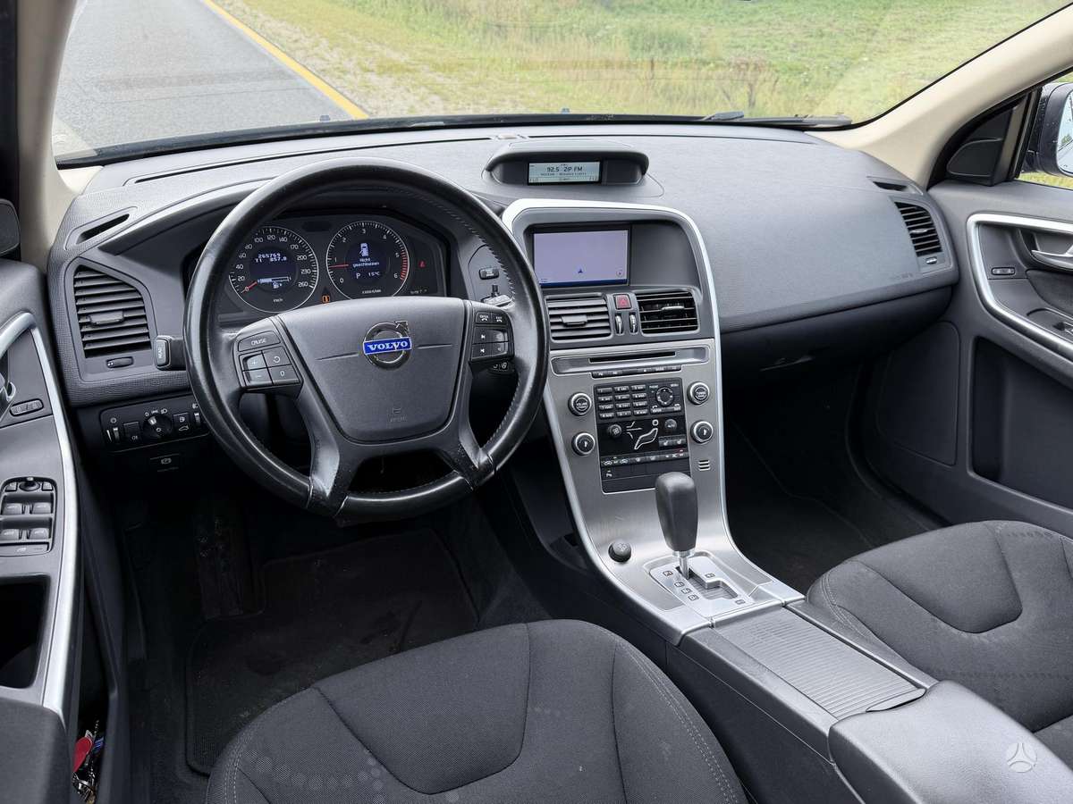 Volvo XC60, 2.4 l., off-road / crossover