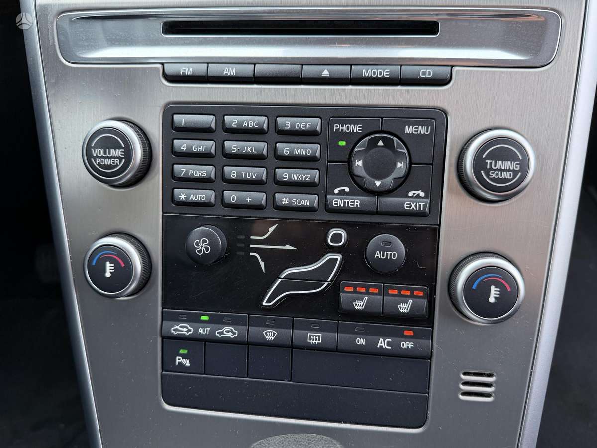 Volvo XC60, 2.4 l., off-road / crossover