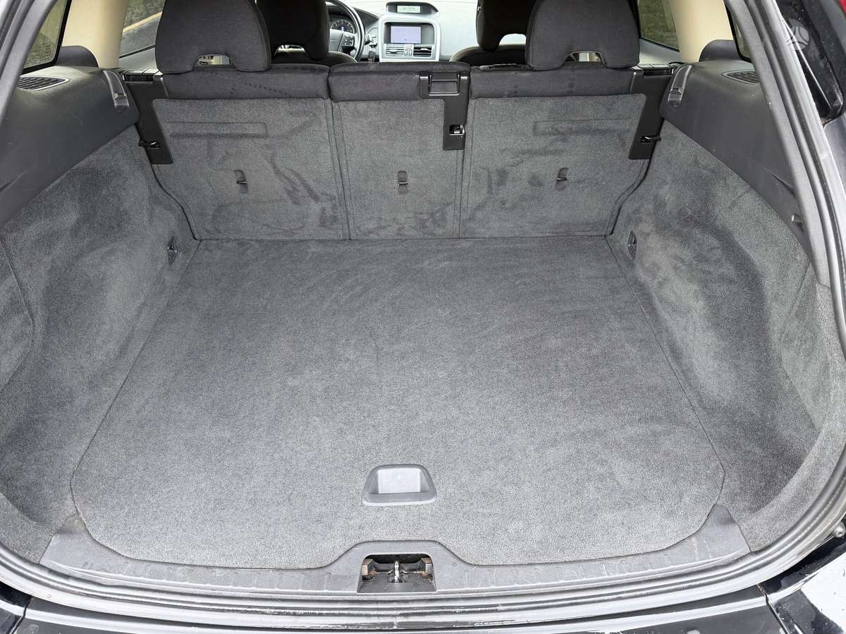 Volvo XC60, 2.4 l., off-road / crossover
