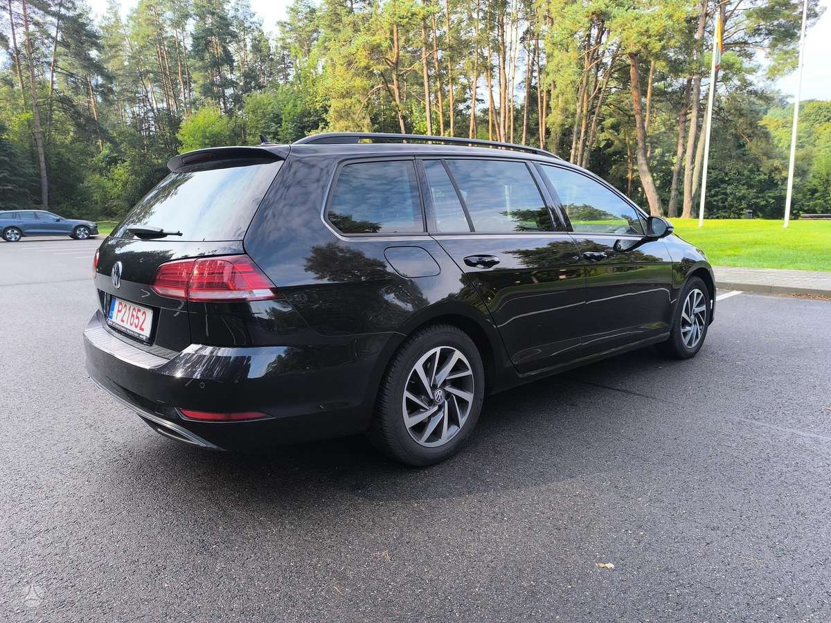 Volkswagen Golf - 8