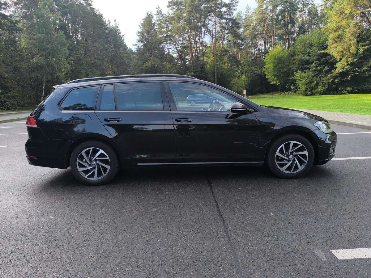 Volkswagen Golf - 10