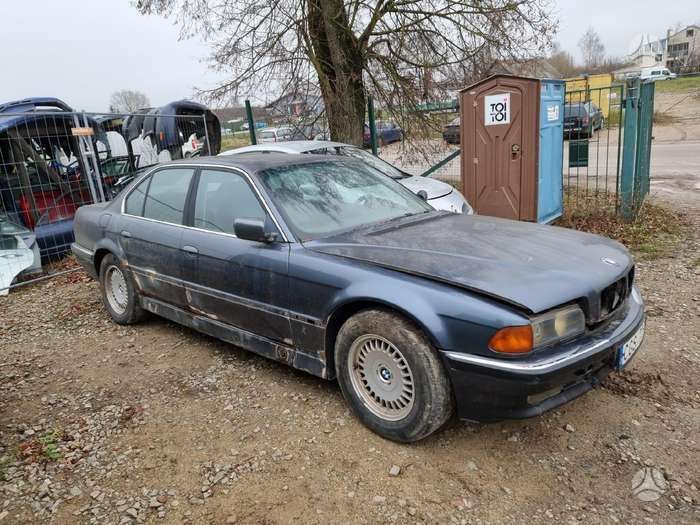 BMW 728