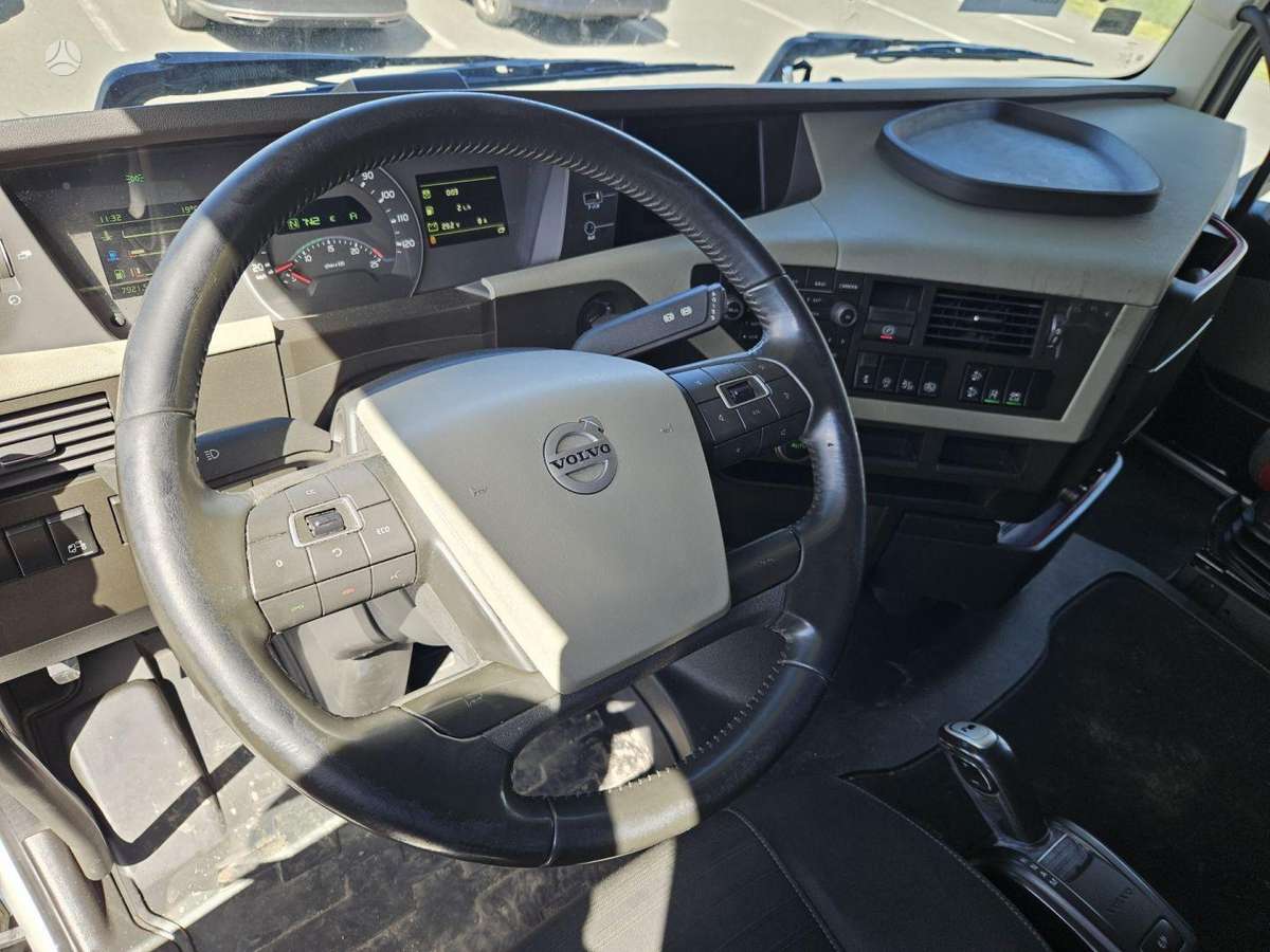 Volvo FH500 XL MEGA, double sleeper