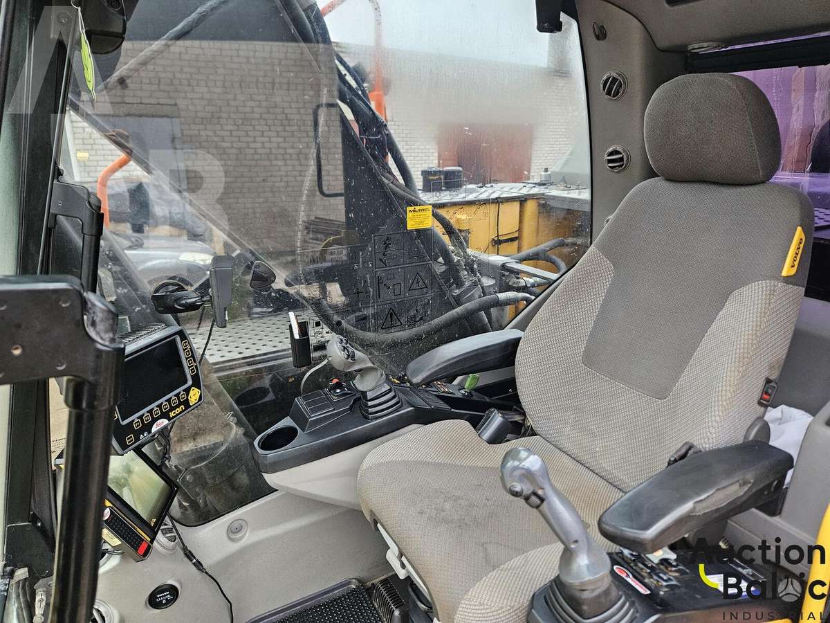 Volvo EC220EL, ekskavatoriai