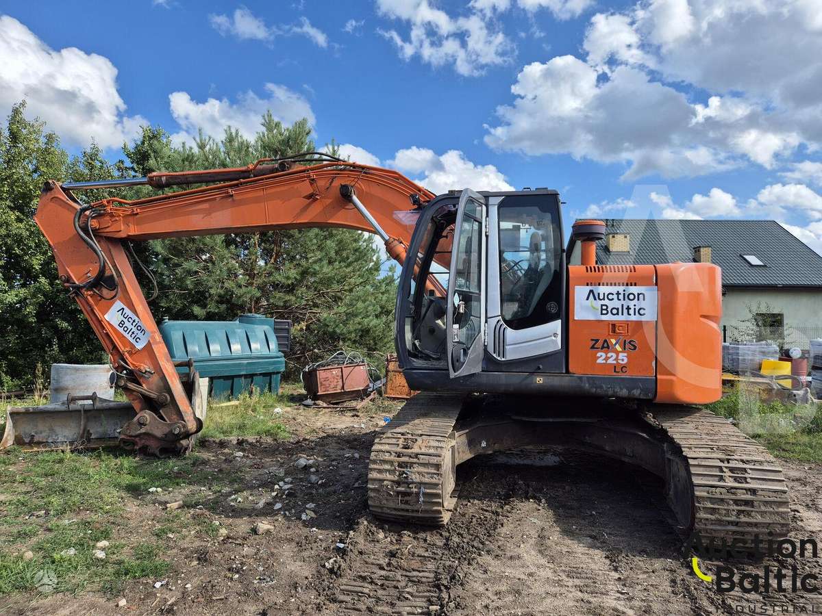 Hitachi 225UsLC-3, excavator