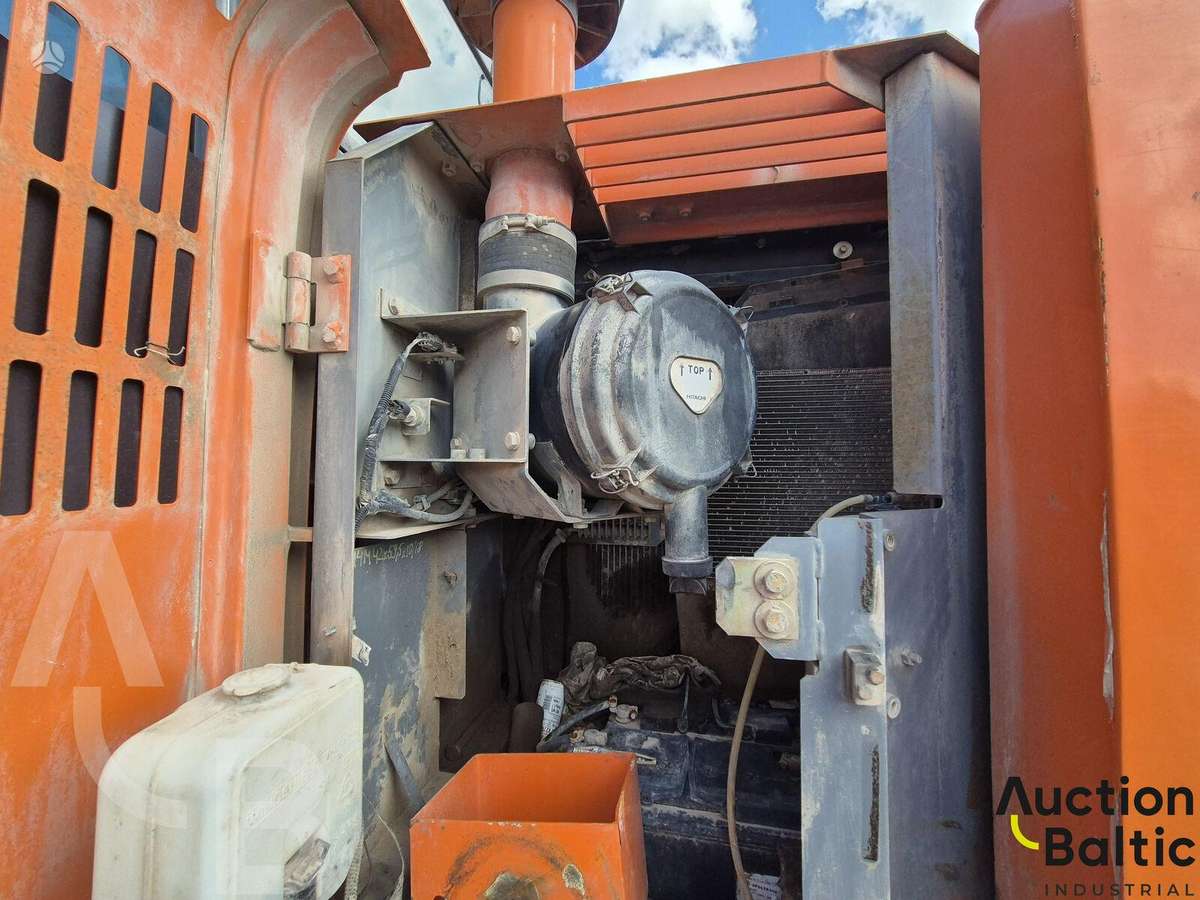 Hitachi 225UsLC-3, ekskavatoriai