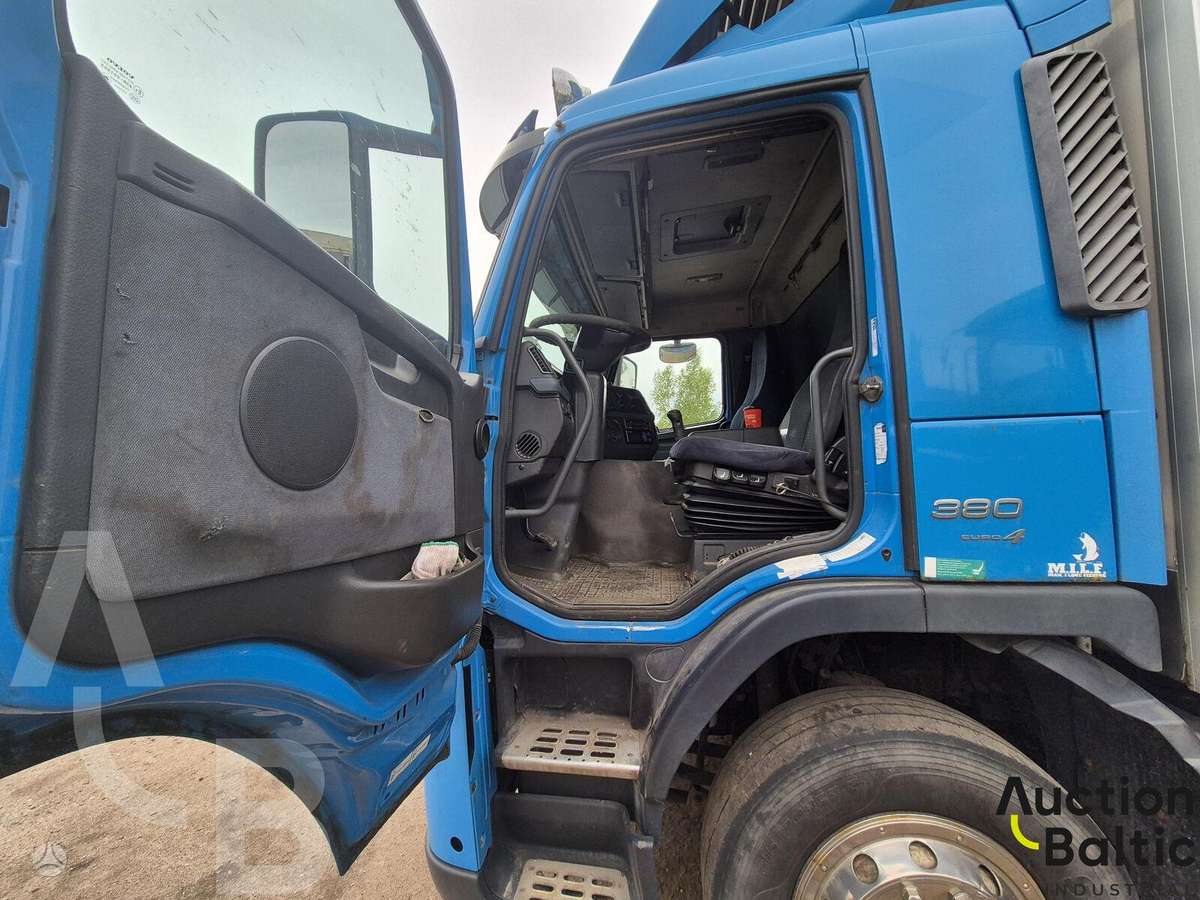 Volvo FM360, refrigerated trucks
