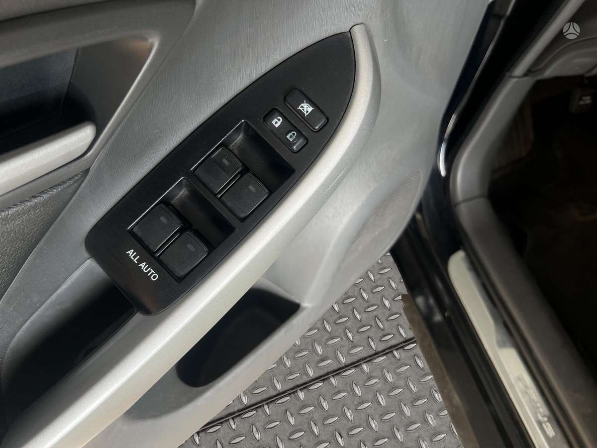 Toyota Prius - 12