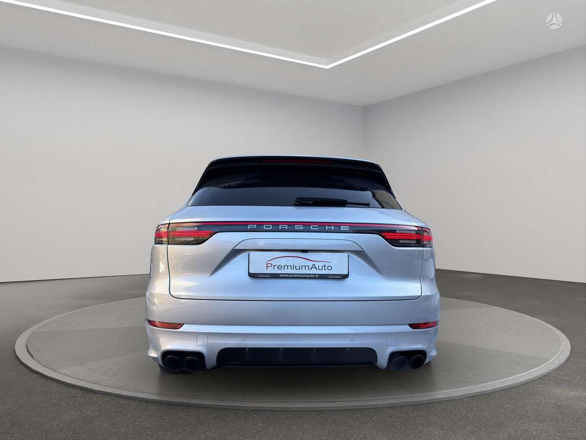 Porsche Cayenne - 4