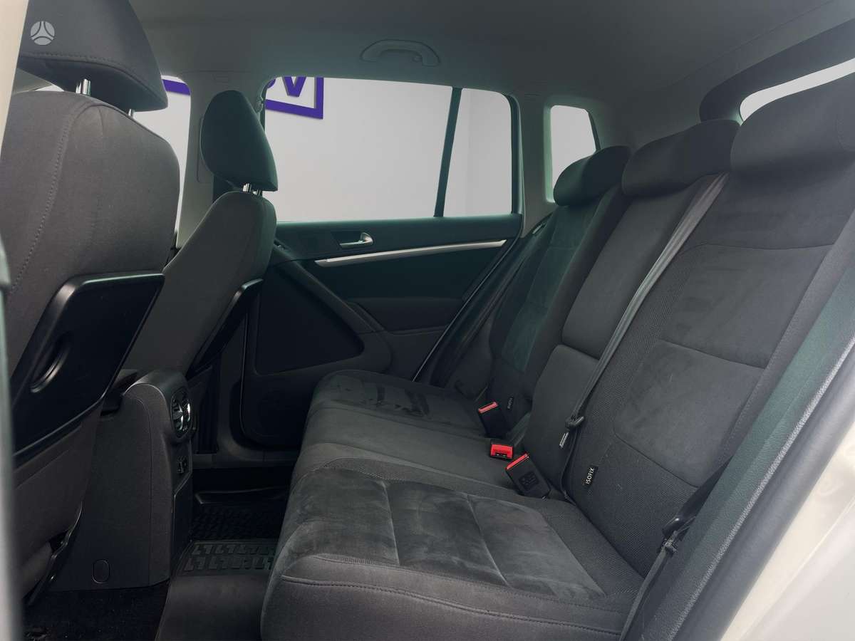 Volkswagen Tiguan - 11
