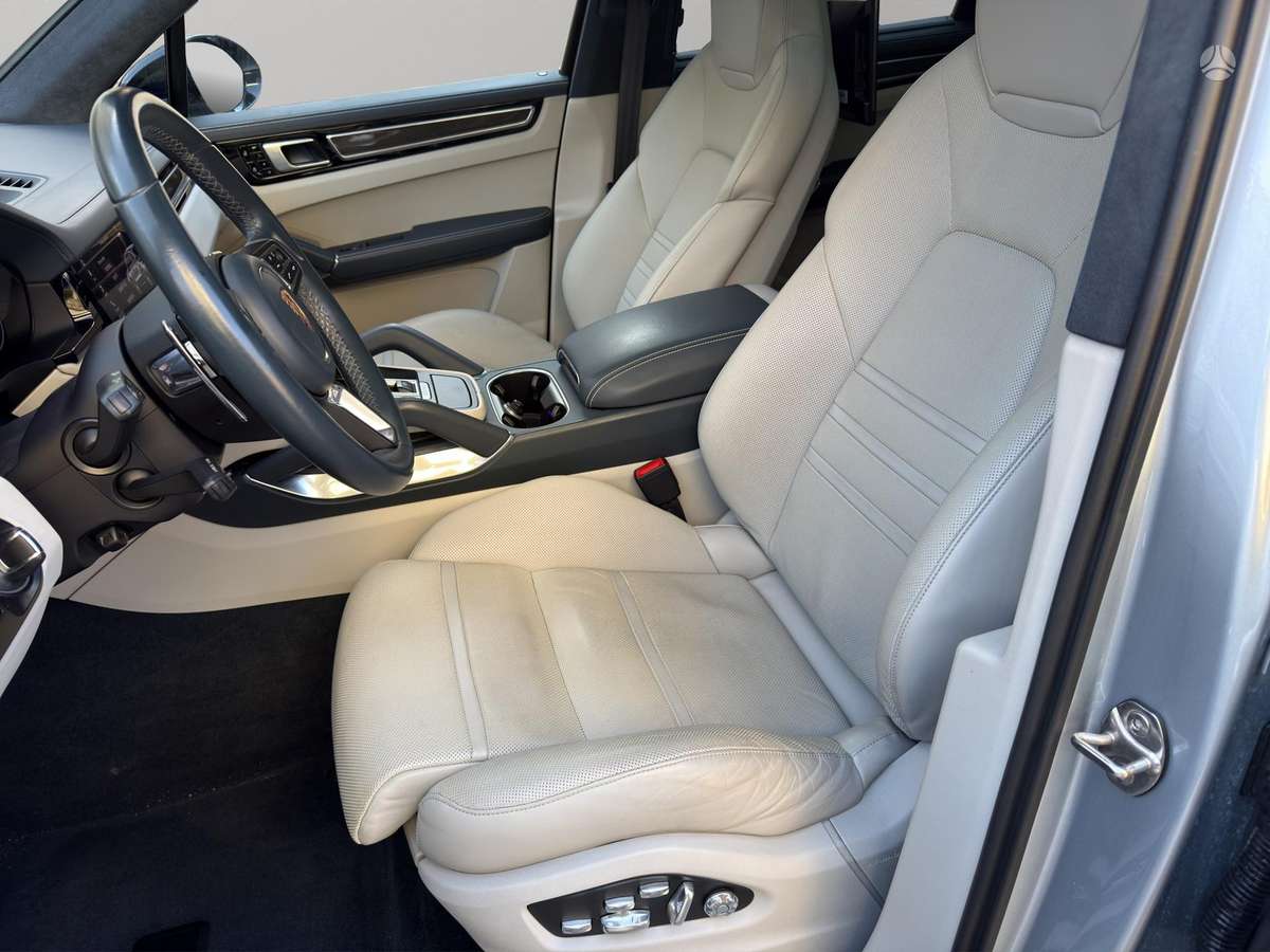 Porsche Cayenne - 11