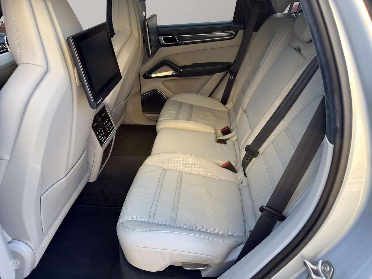 Porsche Cayenne - 12