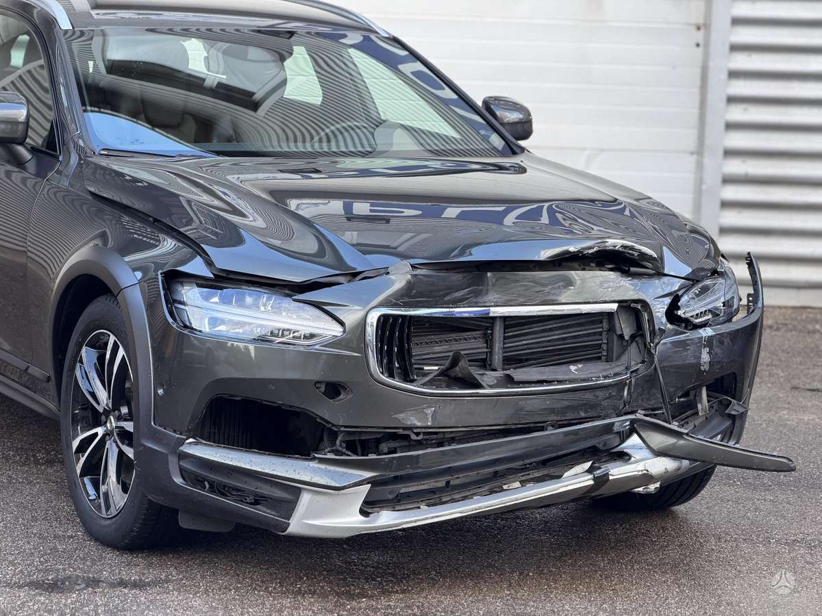 Volvo V90 Cross Country - 2