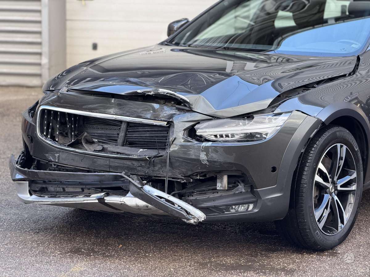 Volvo V90 Cross Country - 4