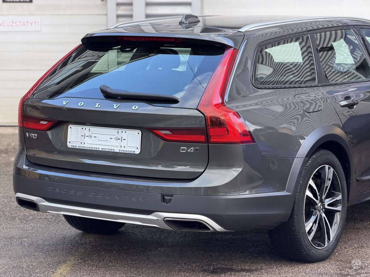 Volvo V90 Cross Country - 6