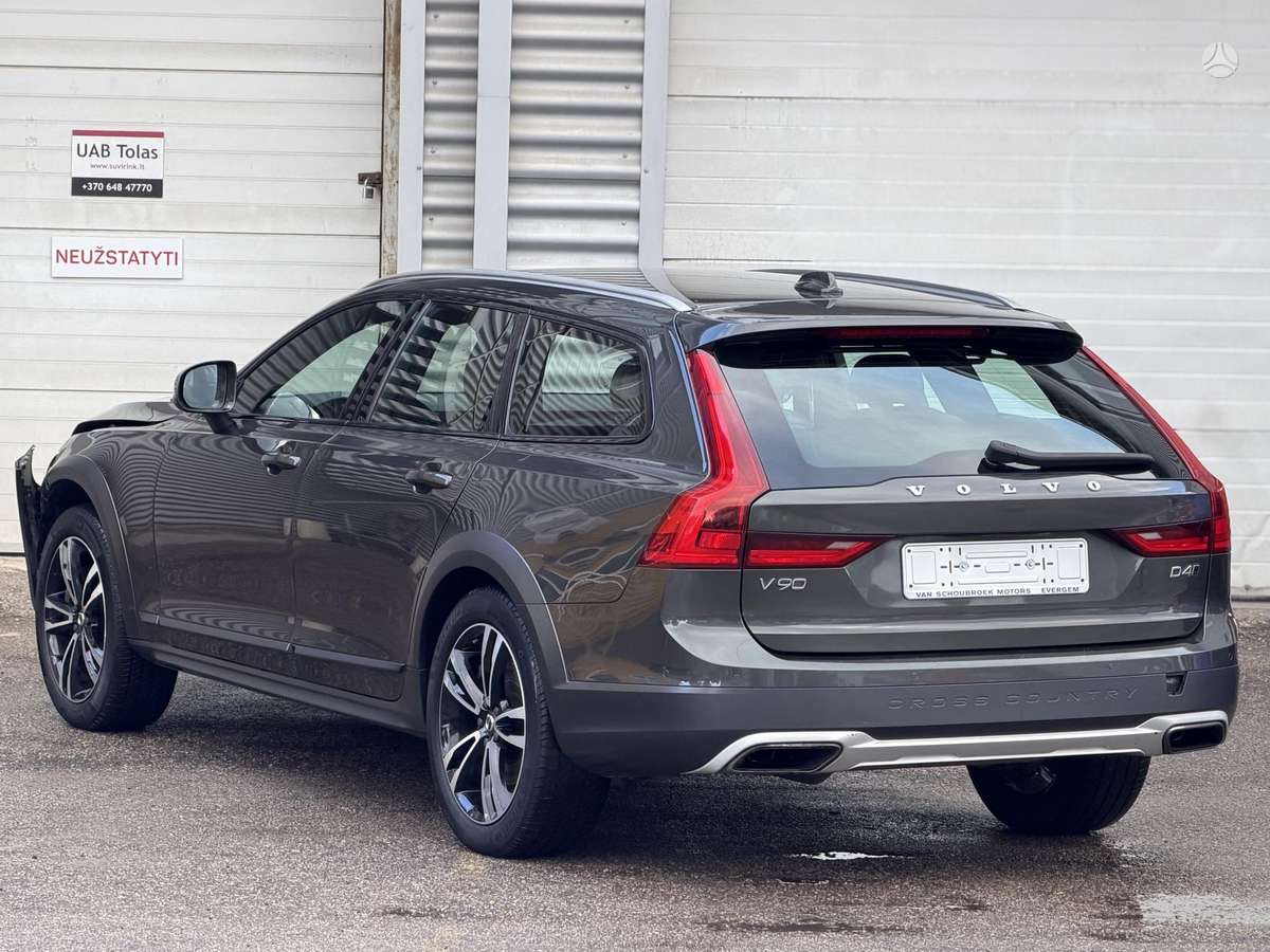 Volvo V90 Cross Country - 8