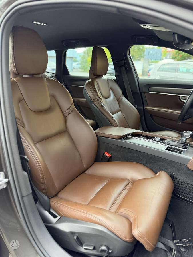 Volvo V90 Cross Country - 11