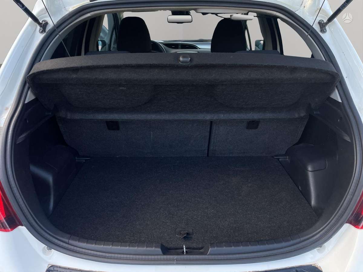 Toyota Yaris - 10