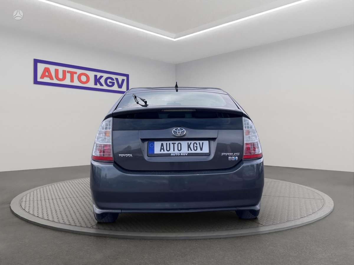Toyota Prius - 4