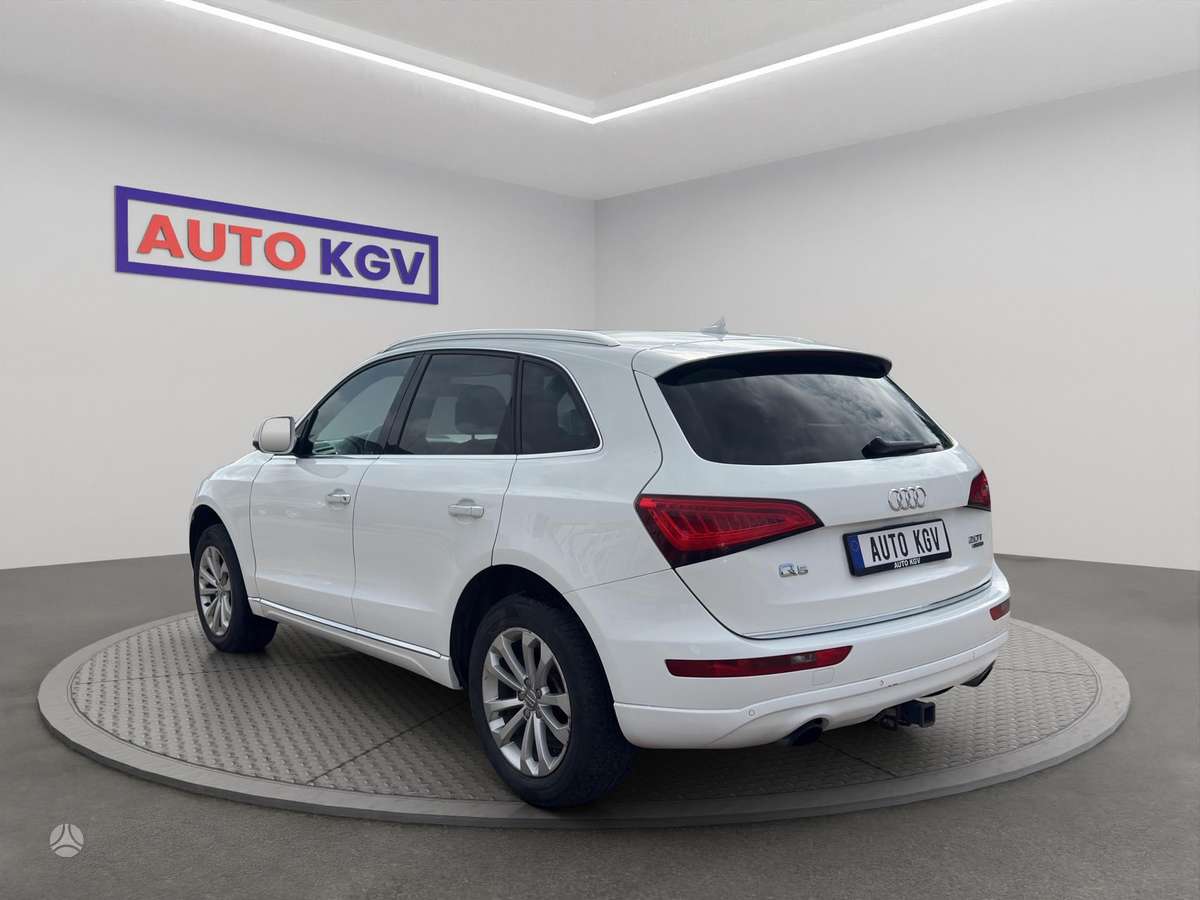 Audi Q5, 2.0 l., off-road / crossover